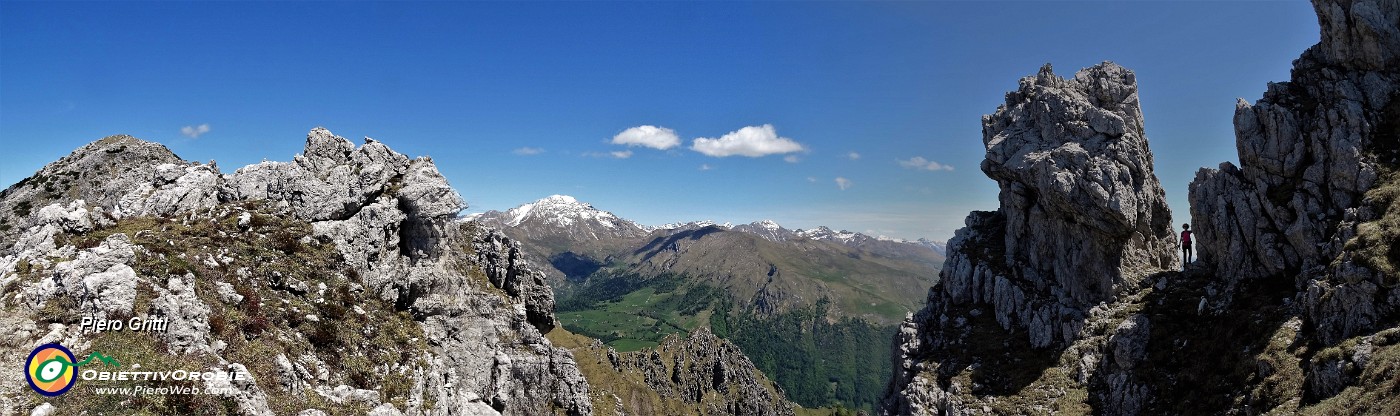 46 Torrioni, pinnacoli, guglie sulla cresta per cima Monte Alben.jpg